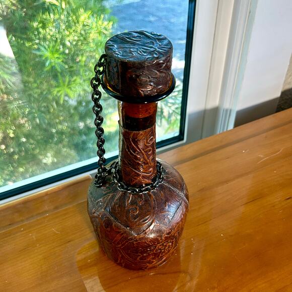 Vintage Spanish Glass Decanter with Tooled Leather Cover & Cork Stopper - Picture 10 of 13